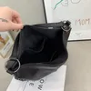 Fábrica atacado sacos de ombro macio e leve bolsa de couro casual rua personalidade rebite punk mochila legal cabeça fantasma moda mensageiro saco 8418 #