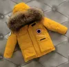 Herren-Daunenparkas, luxuriöse Jungen- und Mädchen-Daunenjacke, Waschbär-Pelzkragen-Parka, Baby-Jungen-Wintermantel, Kapuze, Entendaunen, warme Kleidung, Kinder-Mädchen-Schneeanzug, 2 Jahre