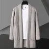 Chandails pour hommes Automne style coréen mode pull pour hommes épaissir et velours hommes cardigan tricoté pull manteau rayure veste mâle S-5XL 230923