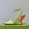 Fersenkeil Sandalen Patent -Knöchelgurt Offene Leder Außensohle Pumps Frauenparty Abendschuhe Designer High Heels Factory Schuhe mit der originalen Qualität der Schachtel