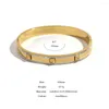 Bangle Dodohao Trendy Metal Texture Gold Silver Color Rhinestone Rivet rostfritt stål armband för kvinnor handledsmycken