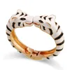 Bangle Kaymen Emalj Färgglada tiger Bangle Manschettarmband för kvinnor Girls Statement Multicolor Fashion Bangle Jewelry 15 Colors 230923