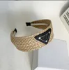 Projektant odwrócony Trójkątne opaski na głowę Raffia Knit Hair Passors for Charm Girl marka list elastyczne opakowanie głowicy Hairjewelry Wysoko jakościowa modna akcesoria
