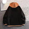 Herrenjacken American Hiphop Baseball-Anzug Fake Twopiece Fashion Vielseitiges Kapuzen-Sweatshirt Gleicher Samt-Thermomantel für Männer und Frauen 230923