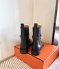 Knöchelstiefel Frauenschuhe Winter gestrickt kurze Stiefel sexy runde Zehen Chelsea Flock Frau Chunky Stiefel echtes Leder Wildleder Mode -Top -Qualität -Schuhe Calft Reitstiefel