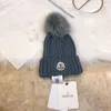 Monckler Beanie Cap Designer för både män och kvinnor Lyxig Real Fur Raccoon Päls stickad hatt av hög kvalitet N76