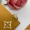 S925 Designer Diamante Anel de Luxo Rosa Cobre Prata Ouro Quatro Folhas Padrão de Grama Presente de Noivado para Homens e Mulheres 23 Presente de Aniversário de Dia dos Namorados