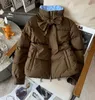 Parkas de plumón para mujer, chaqueta de plumón de lujo de diseñador, abrigo grueso cálido para mujer en otoño e invierno, abrigo de moda coreano súper informal con capucha. HYSZ