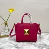 Luxury leather handbag Design Large willow nail decoration Mini shoulder bag Fashion trend crossbody bag network red star size: 19x16x12cm