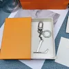 Luxur Designer KeyChain Letter Pendant Silver Key Buckle Löstagbara nyckelringar för män Womens Fashion Keys nya med Box219i