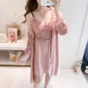 Kvinnors sömnkläder 2st Velor Robe Hollow Out Nightdress Set Women spets kimono badrock klänning sömn kostym nattkläder hemklänning loungekläder