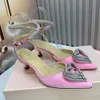 Mach Frasnalable Women Gress Shoes 6.5cm الكعب العالي المصمم أحذية ساتان شكل قلب من القلب راينستون زخرفي حزام الكاحل