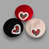 Beret Designer Berets Creative Plaid Love Pearl wełna japońskie czapki Y2K dla kobiet jesień i zimowe koreańskie słodkie malarz dyniowy kapelusz 230923