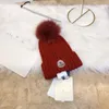 Şapkalar Scarves Set Ball Caps Monckler Beanie Cap Tasarımcısı Hem erkekler hem de kadınlar için lüks gerçek kürklü kürk top örme şapka