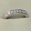 Bröllopsringar Lyxiga runda för kvinnor Trendiga smycken Metall Inlagd White Zircon Anniversary Party Engagement Ring