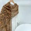 Bufandas Estilo de verano Versátil Bufanda de diamante alargada Estampado de flores Protector solar Protección del cuello irregular Mantón para mujeres