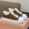 Lyxig shearling designer pälsskor toppkvalitet vinter snöskor stövlar snörning fluffig päls tennisskor sneakers plattform ull casual höjd ökar skor