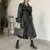 Pelliccia sintetica in pelle da donna Lautaro Trench lungo oversize in pelle da donna manica lunga risvolto vestibilità ampia Autunno Elegante abbigliamento nero streetwear 230923