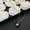 Ожерелье моды Женские Женские Дизайнерские ожерелья CHOKER 18K ЗОЛОТАЯ БРЕНДА C-буквы подвеска для сердечной цепи Crystal Заявление о свадебных украшениях