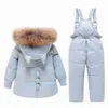 Mantieni i tuoi piccoli al caldo e alla moda con il nostro set di abbigliamento per bambini con piumino - Parka con cappuccio per ragazzi e ragazze, perfetto per il clima invernale - YQ230925