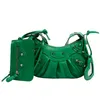 Le Cagole Nouveau aisselle pour les femmes plissées Crescent Single Rivet Locomotive Designer Handsbag en ligne Vente