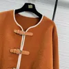 Designer di giacche da donna 2023 Inizio autunno Nuovo cardigan in cashmere con bottoni in pelle con design a contrasto alla moda avanzata PPPU