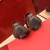 2023 Hommes Designer Robe Chaussures Boucle Noir Mat Cuir Luxe Mode Doux Hommes Casual Chaussures d'affaires Mariage Bal Soirée Chaussure avec boîte