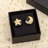 2022 Top qualité Charm Stud boucle d'oreille forme ronde étoile et lune design en plaqué or 18 carats pour femmes bijoux de mariage cadeau ont timbre 220V