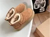 Botas Botas de nieve de piel Australia Clásico ultra mini Tazz Gamuza Bota de plataforma de piel de oveja Mujer Castaño Comodidad Diapositivas de invierno Diseñador Uggitys Diseño avanzado 889ess