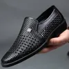 Sukienka butów wiosna Mężczyzniki skórzane buty buty Summer pusty oddychający Oxfords Man Casual Buty poślizg na formalnych sukienkach buty dla mężczyzny 230925