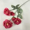 Dekorativa blommor ins stil konstgjord blommor rose röd bröllopshall layout vägguide arrangemang suspenderat taksilke