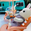 Dolls Beach Bus 112 Forest Family Bunny Ice Cream Sales fordonsdockan Miniatyrmöbler för flickor Spela House Toy Birthday Presents 230925