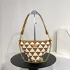 Sconto 50% Double Designerbag Borsa triangolare in pelle intrecciata Borse a tracolla da donna misura 21x28CM300V