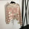 916 2023 Pist Sonbahar Kadın Sweaters Markası Aynı Stil Uzun Kollu Beyaz Bul Külot Mavi Siyah Pembe Kırmızı Moda Giysileri Yüksek Kalite 20237297