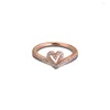 Bagues de cluster Rose Gold Couleur Bijoux Sparkling Wishbone Coeur pour femmes 2023 Bague de mariage de Saint-Valentin Cadeau Amis en gros