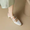 Klänningskor 2023 Kvinnor Sandaler Summer Retro Beige Wine Red Silver Pointed Toe Chunky Heels Fashion Casual Ladies Slingback Luxury