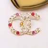 20 stylów złota sier plastowane broszki kobiety projektant marki listu Lady Crystal Rhinestone Pearl Brooch Pins metalowe akcesoria biżuterii