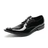 Zapatos British Business Lace Up Men Oxford Shoes Male Party Brogues Rivets Metal Pointed Toe Patent Leather Dress Shoes