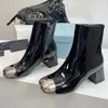 Nowe damskie buty designerskie buty w kształcie bloków Trójkąt logo jesień zimowe buty eleganckie buty modowe Patent skórzane skórzane buty Wysokiej jakości damskie buty