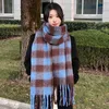 Célébrité Internet nouveau produit Mohair gland écharpe femmes en automne et en hiver épaissi Imitation cachemire Ac Plaid chaud col châle