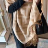 Women Designer Scarfs Luxurys Reversible Scarf Winter Classic Fashion High-grade Scarves Cashmere Ring Soft Touch Pashmina Hat Beanie
