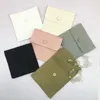 Gift Wrap 100pcs Microfiber Velvet Jewelry Small Bags 8x8cm Rings Earrings Packaging Organizer Pouch Wedding Favor Candy Bag Business