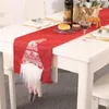 A toalha de mesa define as férias perfeitas com nosso corredor de Natal vermelho e adiciona elegância às suas reuniões (118 caracteres)