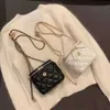 Secret Garden Camellia Flower Lingge Chain Small Womens 2024 New Trend Handbag vendita 60% di sconto nel negozio online