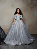 Flicka klänningar silver glitter flickor axelfri prinsessan blomma klänning tävling födelsedagsfest klänning långt tåg