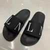 Frau Designer Slipper Pool Luxusschuh Gummi Slide Mann Buchstaben Confort flache schwarze Sandale weiß bunter Aufdruck Sommer Pool draußen