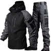 Tute da uomo Giacca tattica impermeabile Set da uomo Tuta da allenamento da combattimento Outdoor Soft Shell Abbigliamento da lavoro SWAT Army Giacche con cappuccio Pantaloni 2 pezzi Set J230925