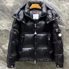 Para mujer Jackte Down Parkas Insignia bordada Collar con capucha Diseñador Mujer Chaqueta de plumón Invierno Espesado Cálido Chaqueta acolchada suelta Pan