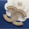 Spille Spille Designer per donna Spilla piccola brezza profumata Perla femminile Diamante d'acqua Spilla profumata della nonna Versione alta