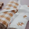 Filtar Swaddling 100% Organic Cotton S Born Muslin Wrap Baby Bed Muslin Swaddle Filt Giraffe Print Gace Bath Handduk 230923